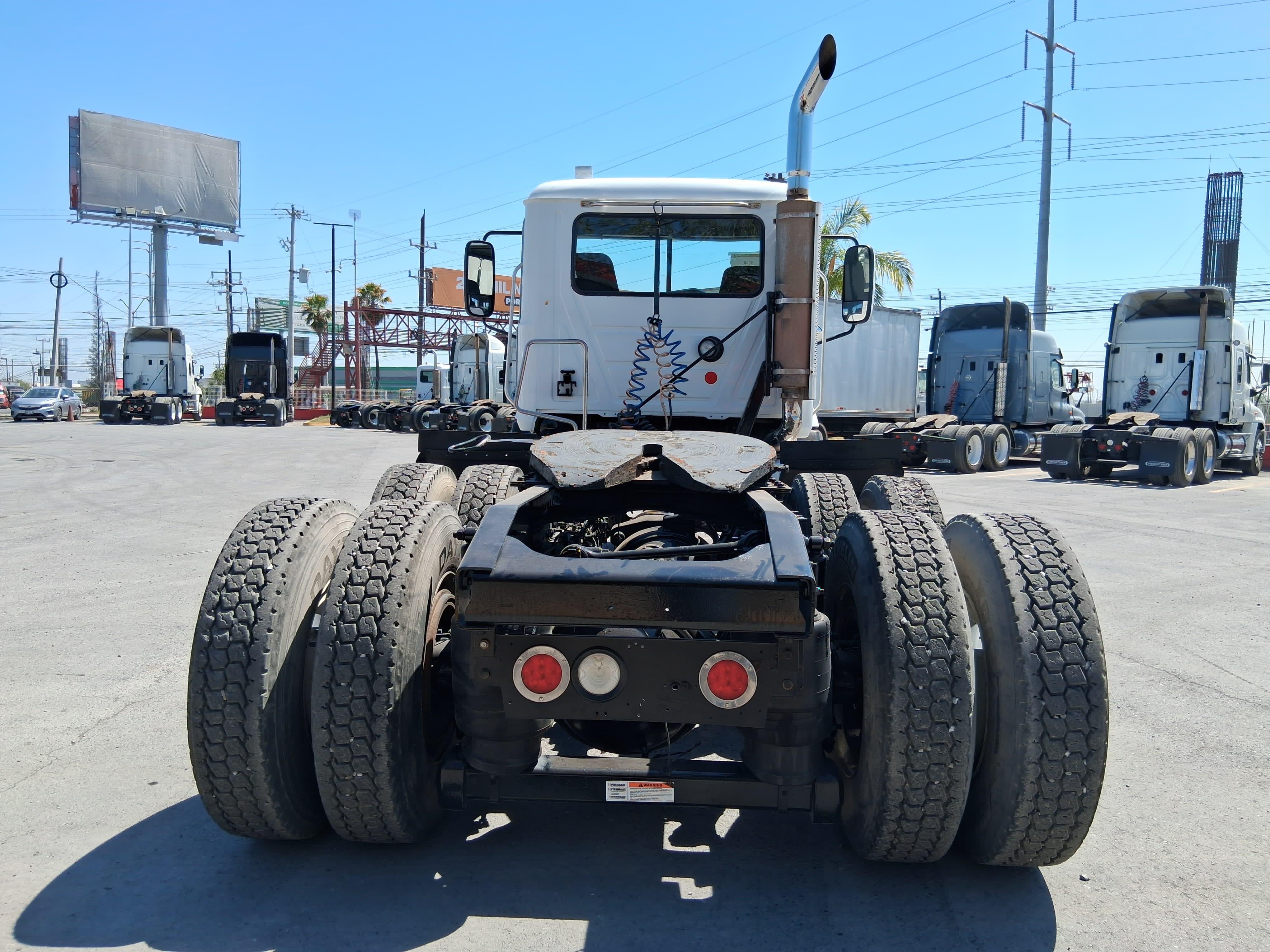 Mack CXU 613 Daycab